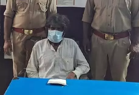 भिखारी को भीख नहीं देना युवक को पड़ा भारी, भिखारी ने घोंप दिया युवक के पेट में चाकू, भिखारी गिरफ्तार भिखारी को भीख नहीं देना युवक को पड़ा भारी, भिखारी ने घोंप दिया युवक के पेट में चाकू, भिखारी गिरफ्तार