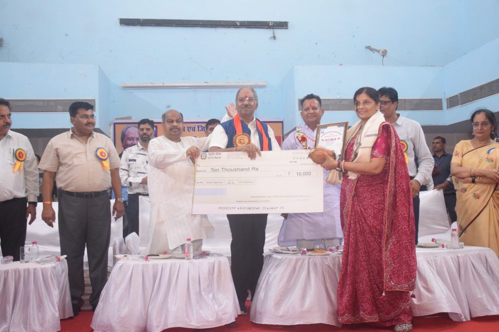 शिक्षक समाज के असली निर्माता हैं, उनका सम्मान और आदर करना हर नागरिक का कर्तव्य है: बृजमोहन अग्रवाल