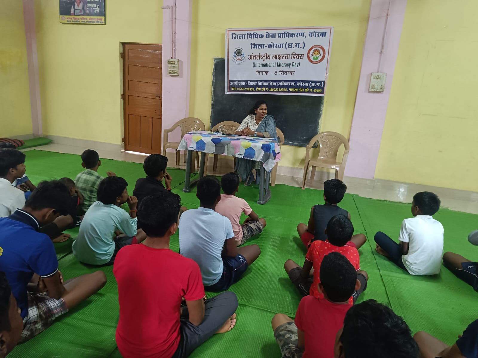 बाल्मिकी आश्रम रामपुर कोरबा में हुआ विधिक जागरूकता शिविर , छात्रों को दी गई कानून की जानकारी 