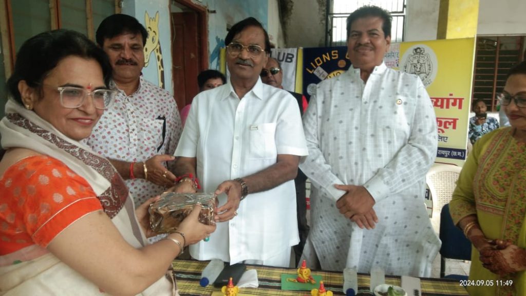 अर्पण दिव्यांग पब्लिक स्कूल में शिक्षकों का किया गया सम्मान, शिक्षक ही मजबूत राष्ट्र और संस्कारवान समाज का निर्माण करते हैं – तिलोकचंद बरडिया अर्पण दिव्यांग पब्लिक स्कूल में शिक्षकों का किया गया सम्मान, शिक्षक ही मजबूत राष्ट्र और संस्कारवान समाज का निर्माण करते हैं – तिलोकचंद बरडिया