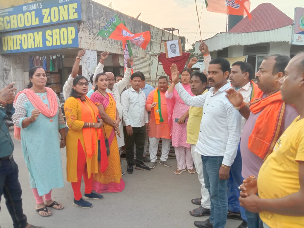 भाजपा ओबीसी मोर्चा ने राहुल गाँधी का किया पुतला दहन, भाजपा के कई नेता रहे मौजूद