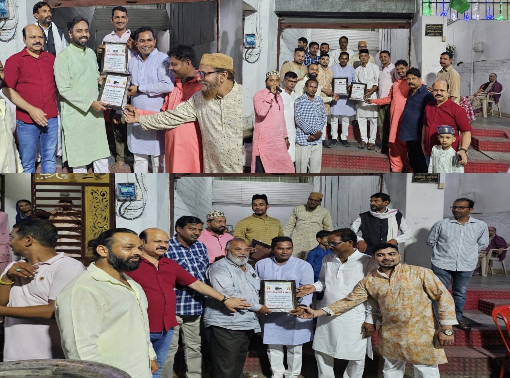 जश्ने ईद मिलादुन्नबी के मौके पर लाल बहादुर शास्त्री वार्ड 34 के अंतर्गत सम्मानित परिवारजनों को मोमेंटो देकर किया गया सम्मान