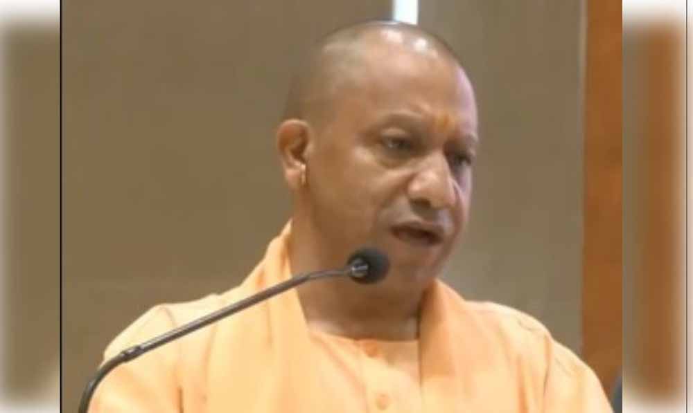 मुख्यमंत्री योगी आदित्यनाथ ने त्योहारों से पहले प्रदेश की सड़कों को गड्ढामुक्त करने का निर्देश दिया